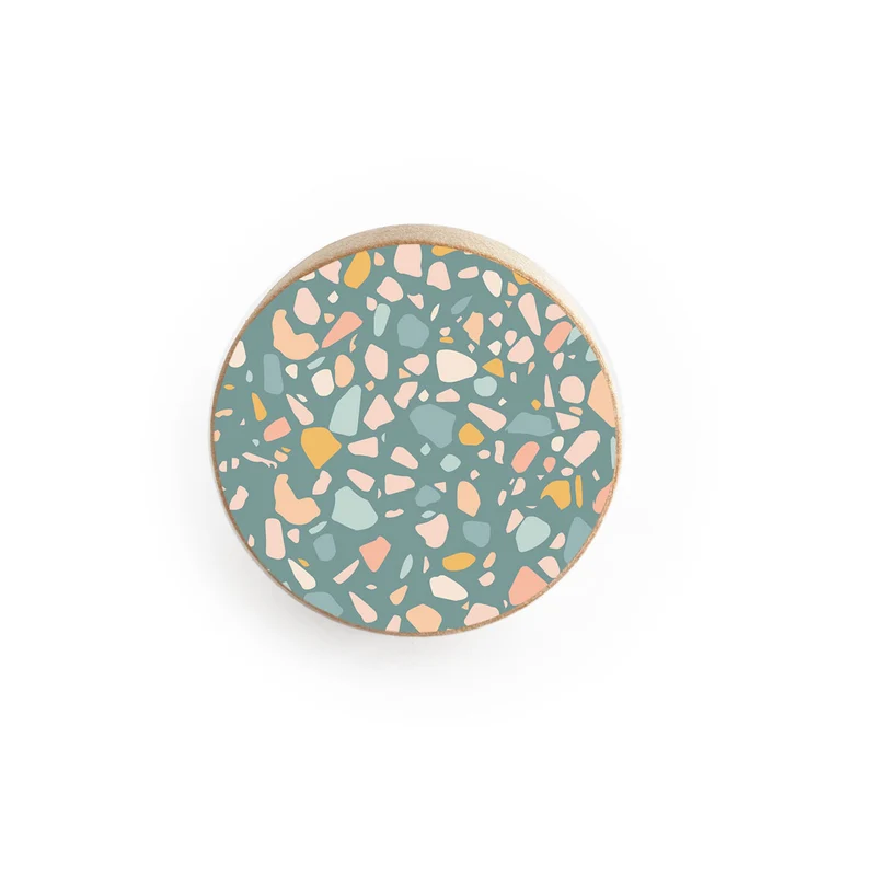 Pomo de madera con diseño de terrazo color petróleo