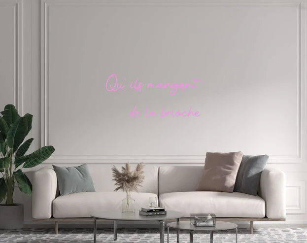 Custom text: Qu' ils mangent de la brioche