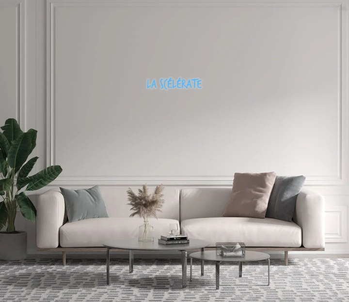 Custom text: la scélérate