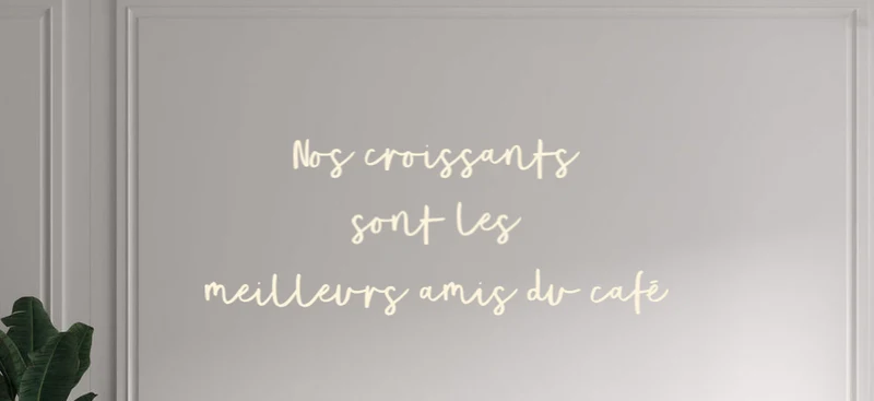 Custom text: Nos croissants sont les meilleurs amis du café