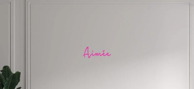 Custom text: Aimée