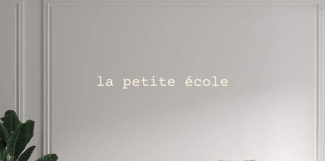 Custom text: la petite école
