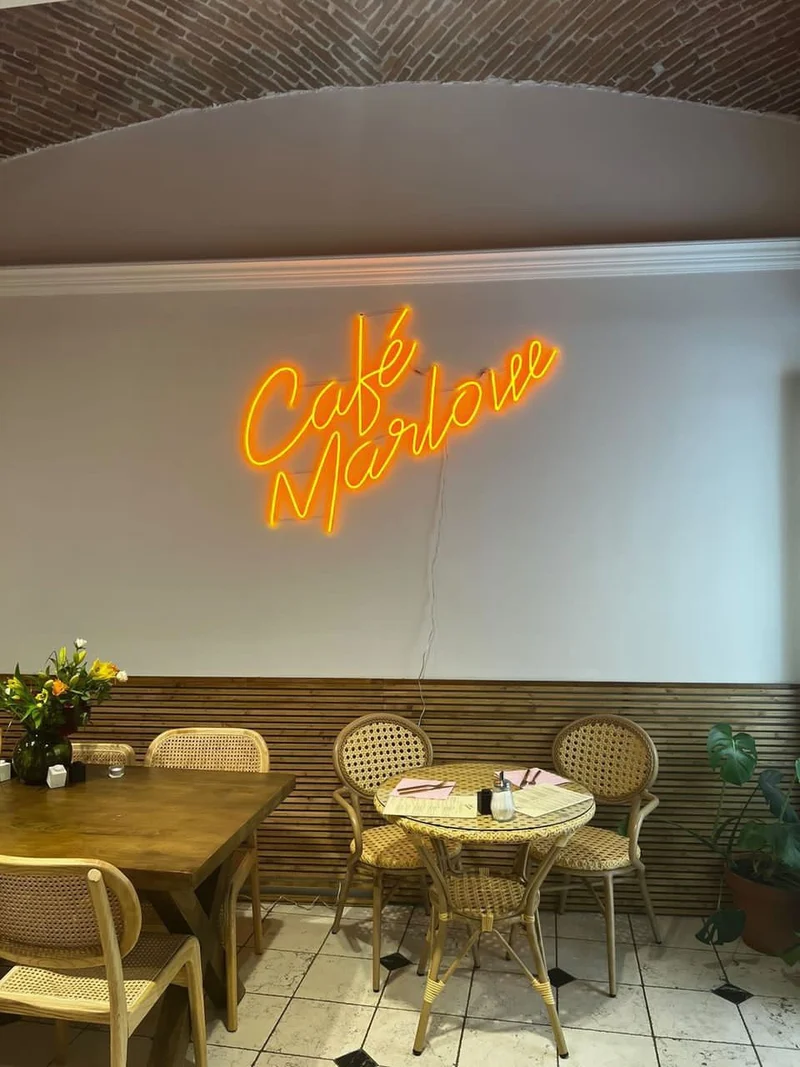Custom text: Restaurant