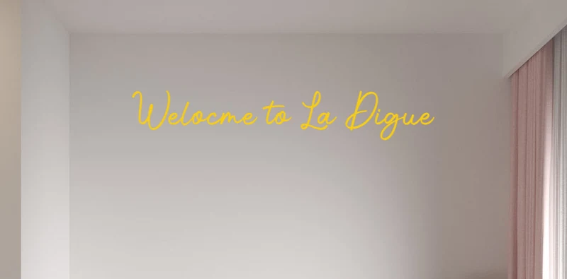 Custom text: Welocme to La Digue