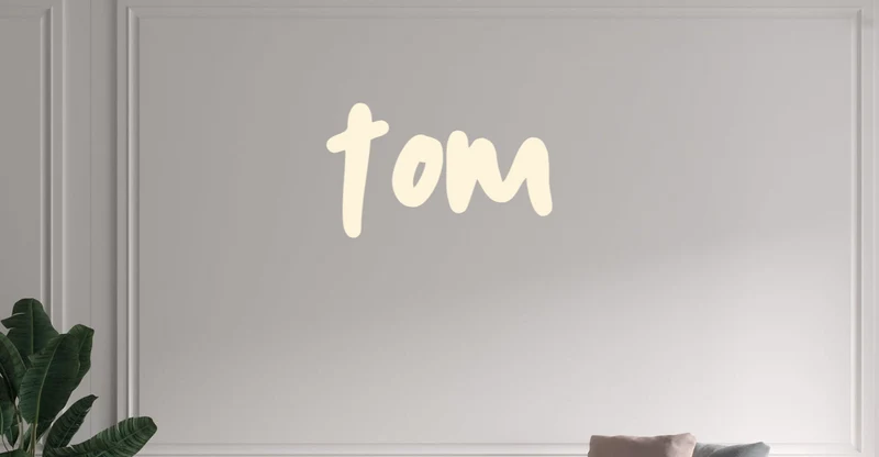 Custom text: Tom