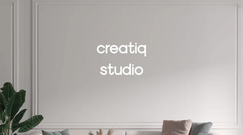 Custom text: creatiq studio