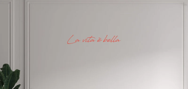 Custom text: La vita è bella
