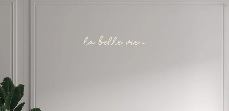 Custom text: la belle vie...