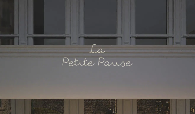 Custom text: La Petite Pause