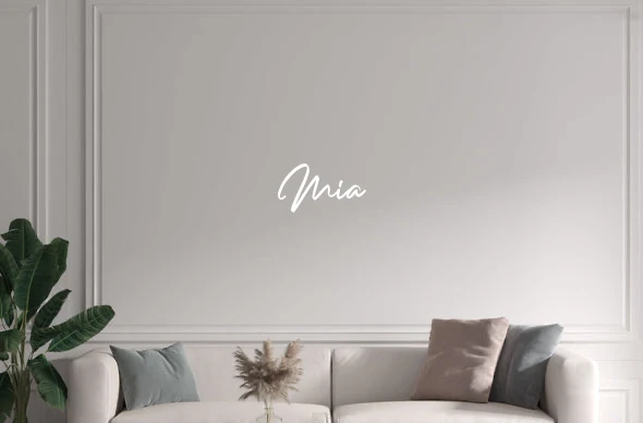 Custom text: Mia