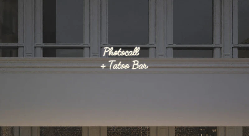 Custom text: Photocall + Tatoo Bar