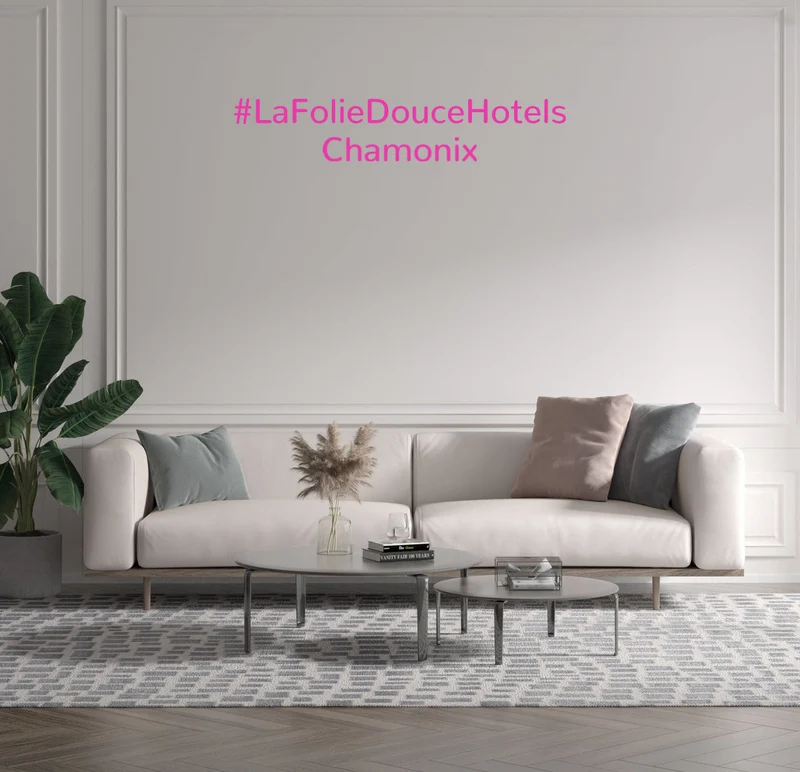 Custom text: #LaFolieDouceHotels Chamonix