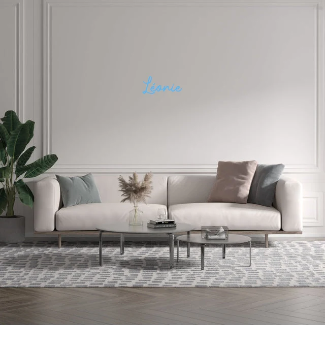 Custom text: Léonie