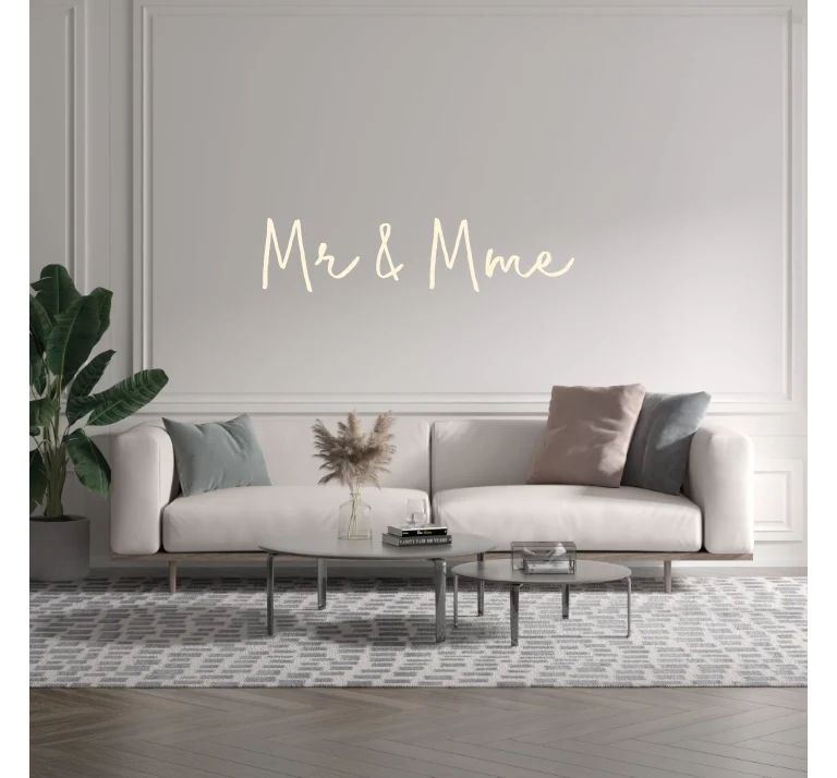 Custom text: Mr & Mme
