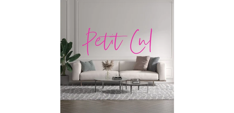Custom text: Petit Cul