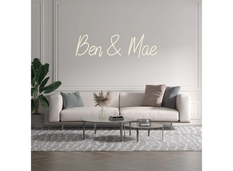 Custom text: Ben & Mae