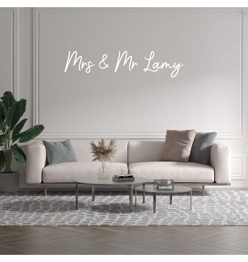 Custom text: Mrs & Mr Lamy