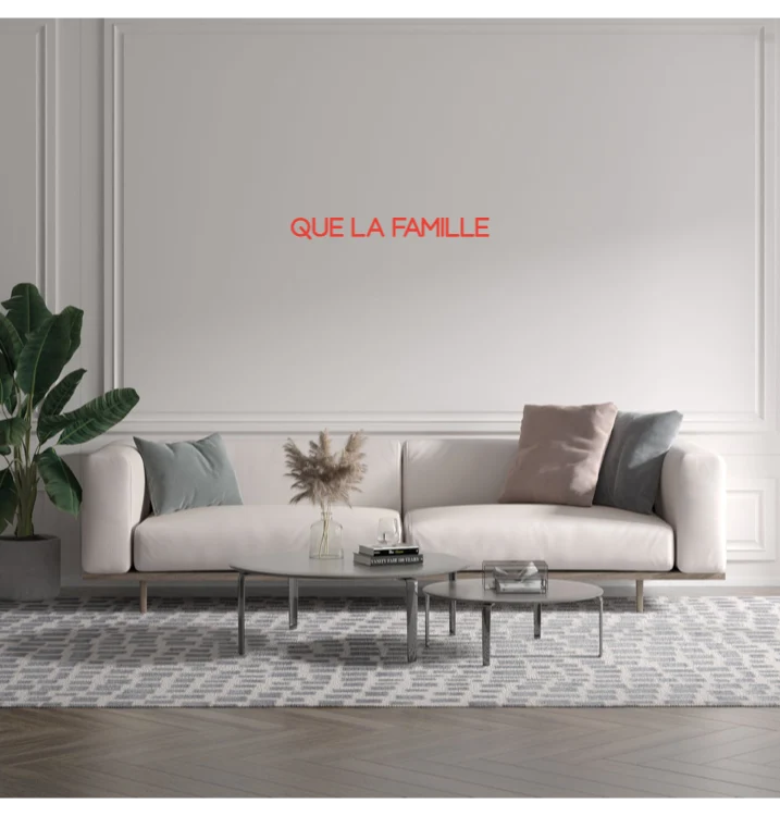 Custom text: QUE LA FAMILLE