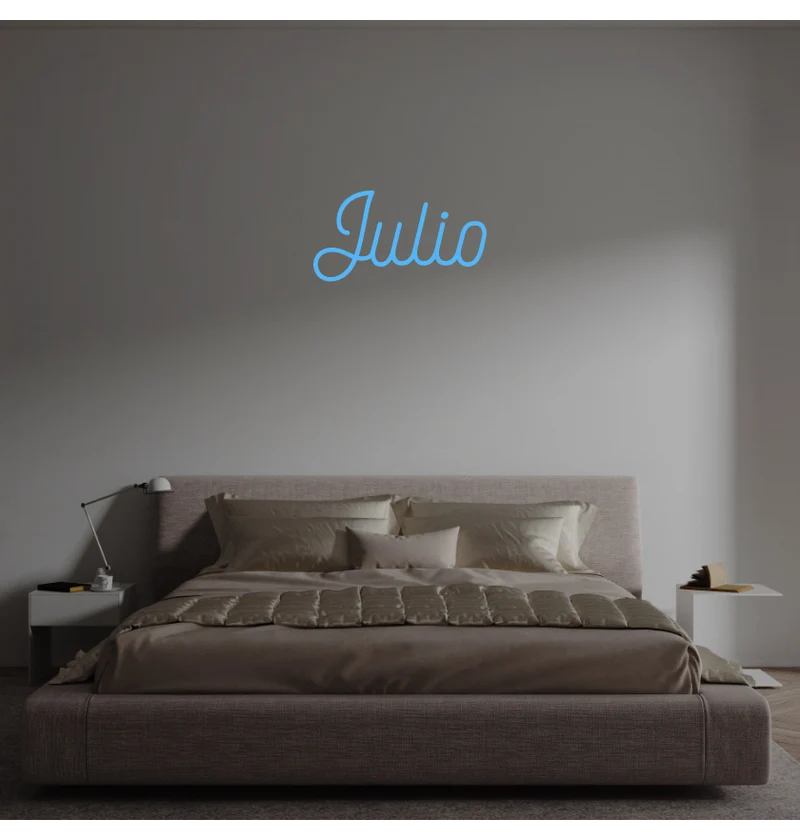Custom text: Julio