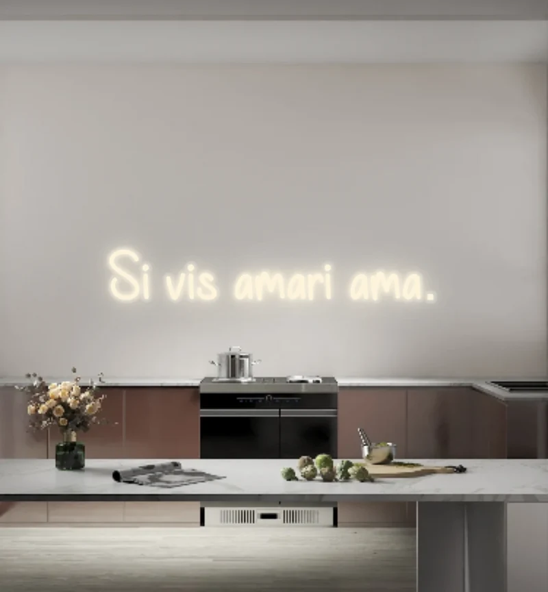 Custom text: Si vis amari ama.