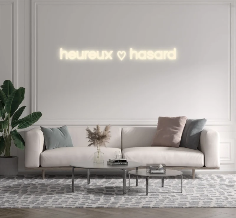 Custom text: heureux ♡ hasard