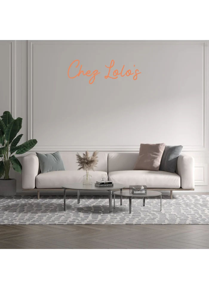 Custom text: Chez Lolo's