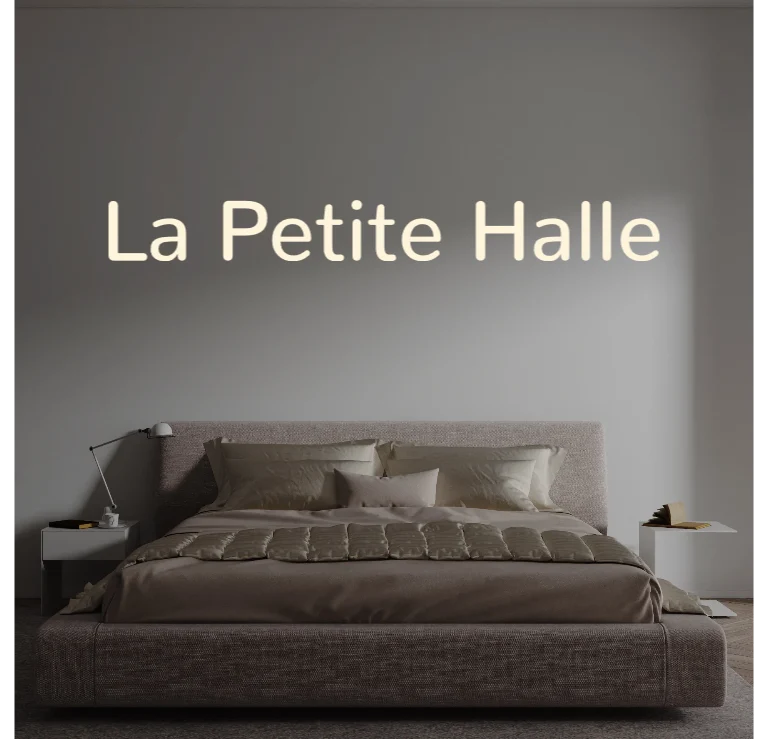 Custom text: La Petite Halle