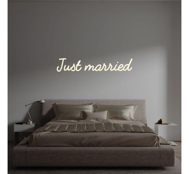Custom text: Just married