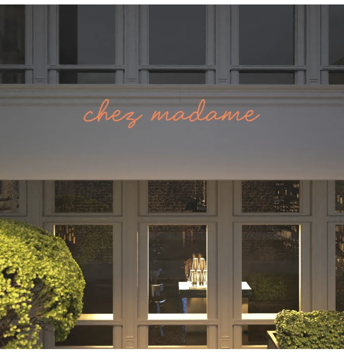 Custom text: chez madame