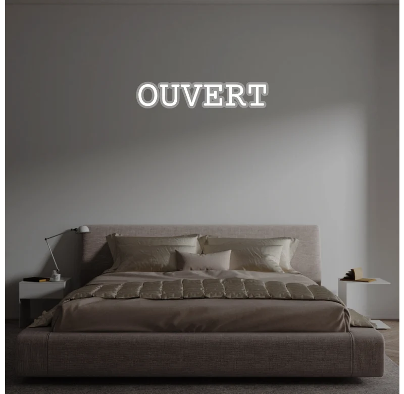 Custom text: OUVERT