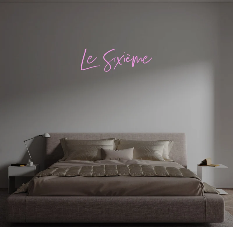 Custom text: Le Sixième