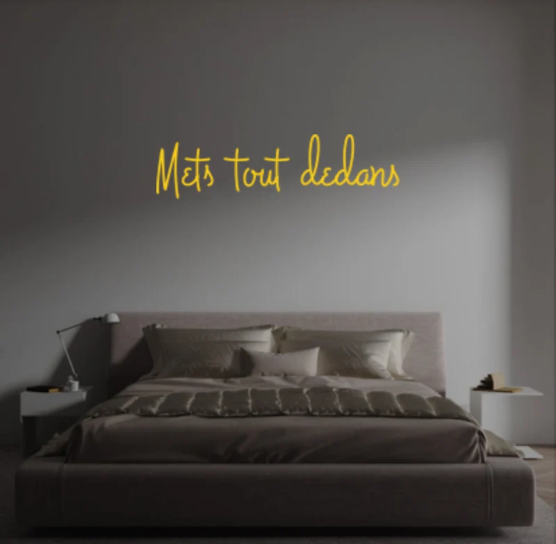 Custom text: Mets tout dedans