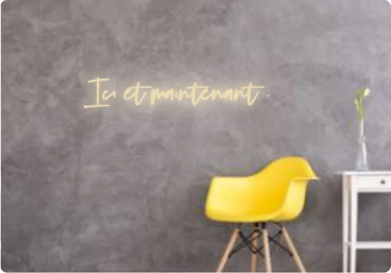 Custom text: Ici et maintenant .