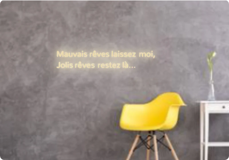 Custom text: Mauvais rêves laissez moi, Jolis rêves restez là…