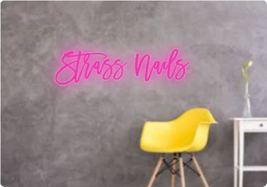 Custom text: Strass Nails