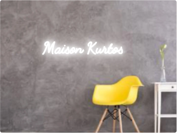 Custom text: Maison Kurtos
