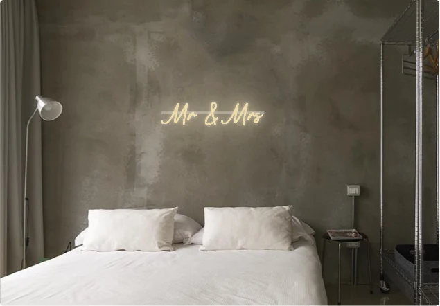 Custom text: Mr & Mrs