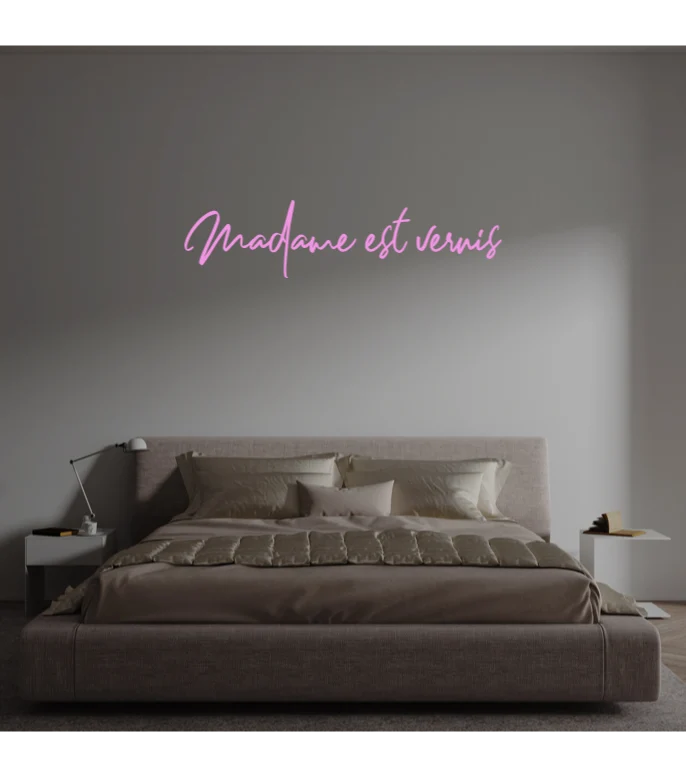 Custom text: Madame est vernis