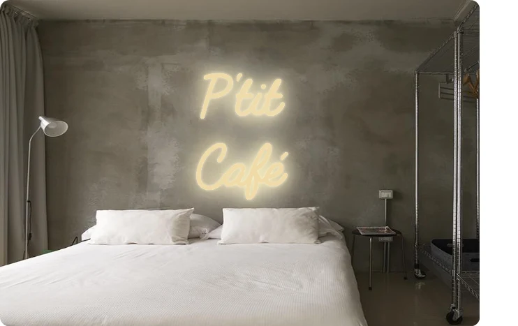 Custom text: P'tit Café