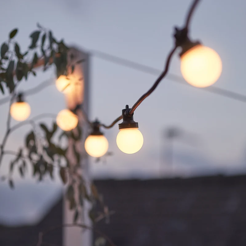Guirlande Guinguette Pro Connect IP67, 100m 200 LED Blanc Chaud Câble Noir Raccordable