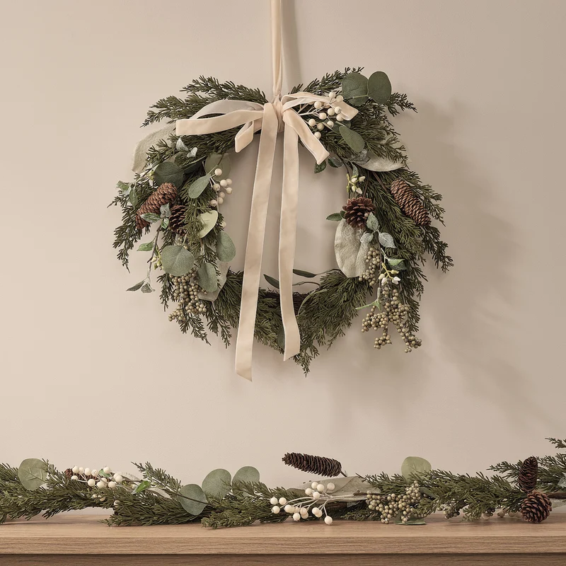 Lot Couronne et Guirlande de Noël à Pommes de Pin et Baies Blanches