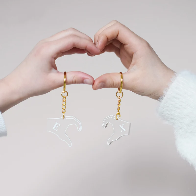 Porte-clés Coeur avec les doigts