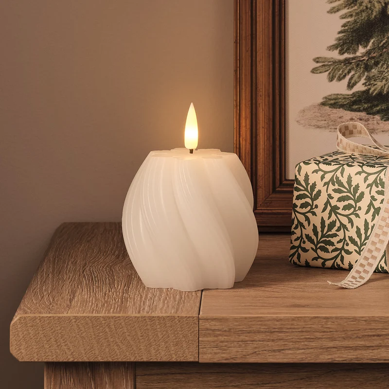 Bougie TruGlow® Blanche Motif Flocon Finition Torsadée à LED avec Télécommande
