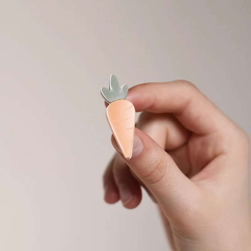 Pin’s "Pâques" carotte