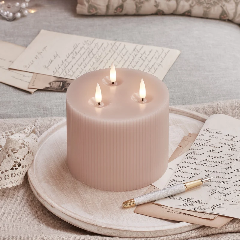 Bougie Pilier TruGlow® Rose Striée à 3 Mèches