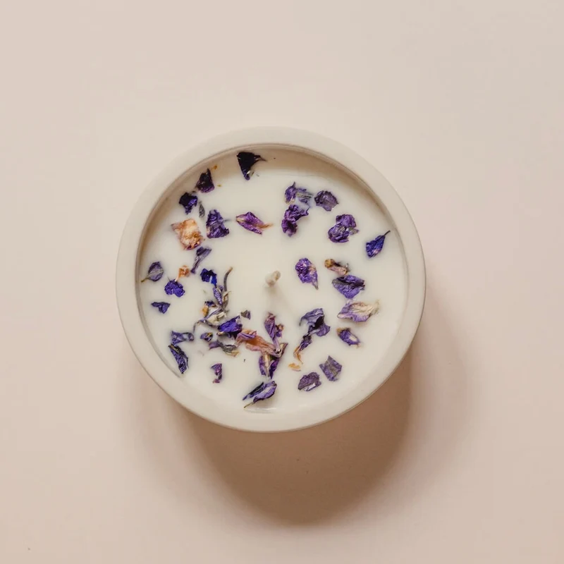 Bougie fleurie lilas