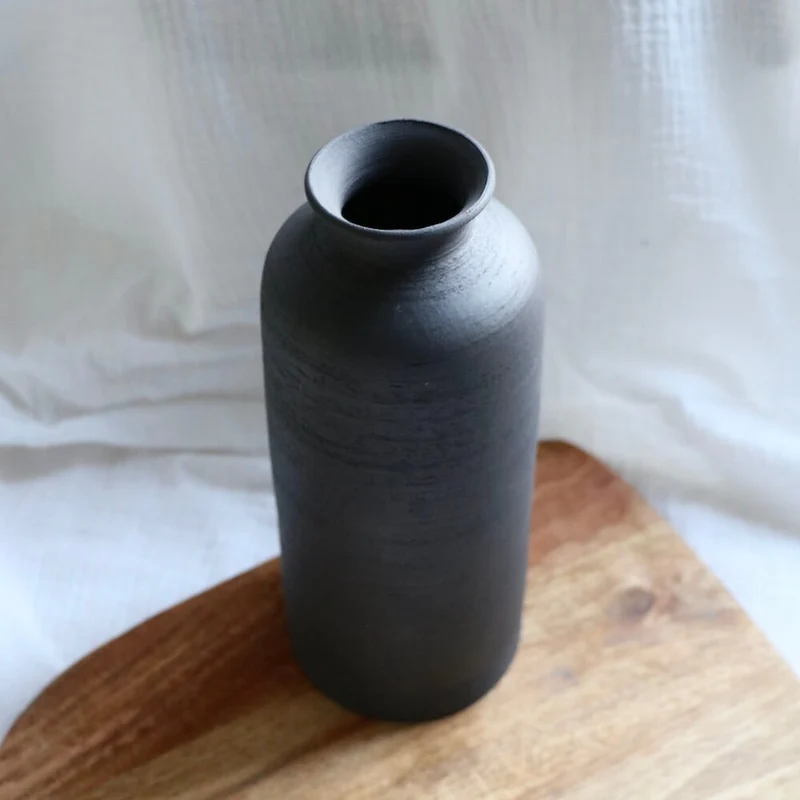 Vase en Terre Noire
