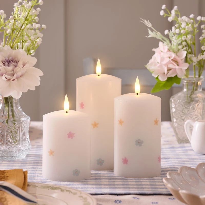 Lot de 3 Bougies Piliers Télécommandées TruGlow® à Motif Fleurs Printanières