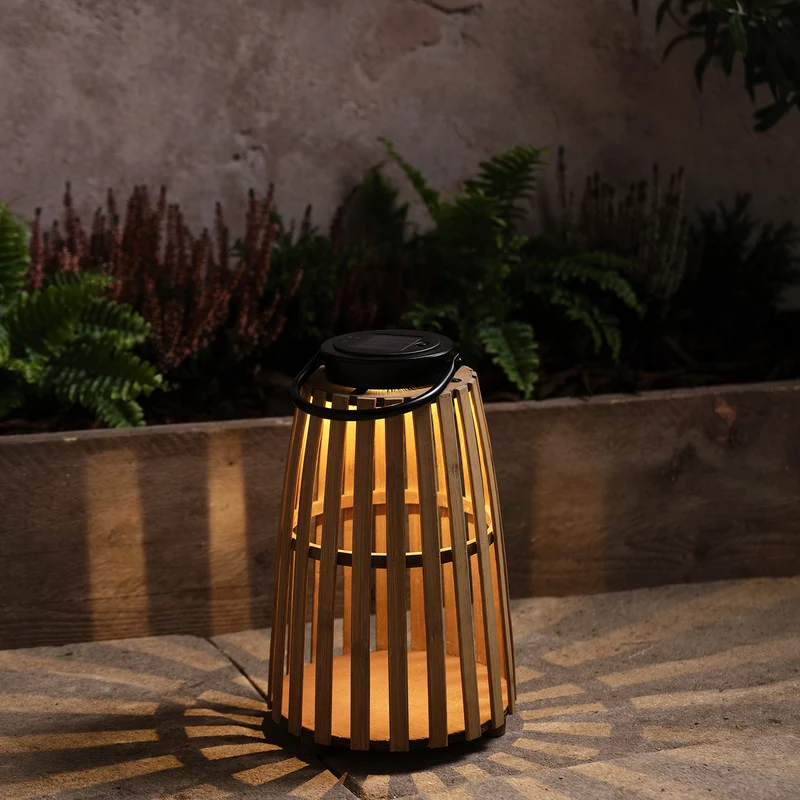 Lanterne Solaire Moyenne en Bois Ajouré