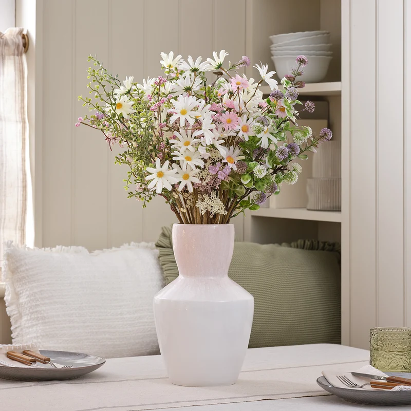 Vase en Céramique Rose avec Bouquet Artificiel de Marguerites Pastel